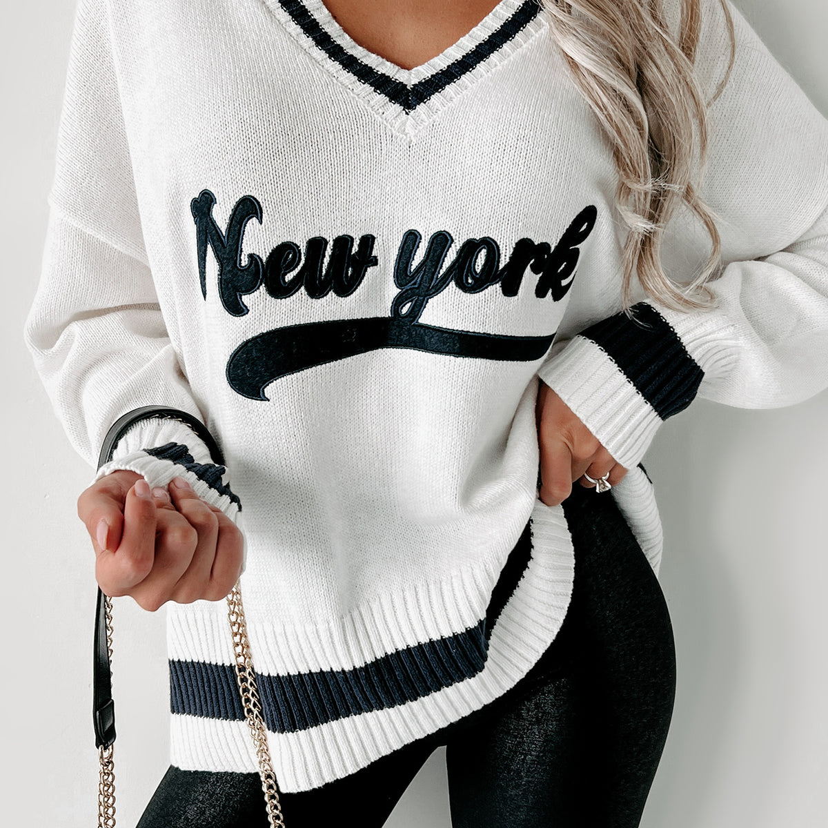 New York Is Calling V-Neck Graphic Sweater (White/Navy) – NanaMacs