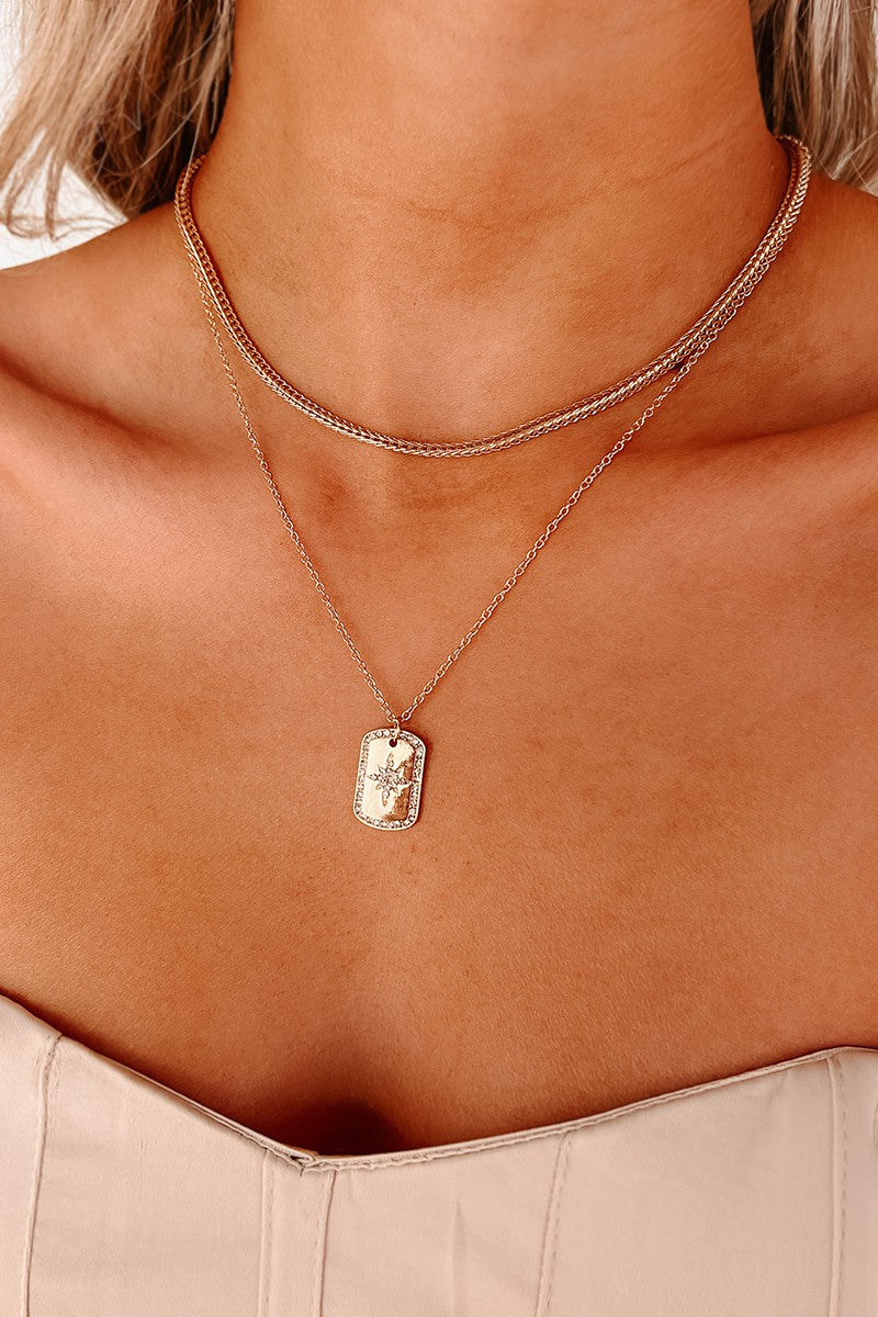 Golden necklace in Layering-style