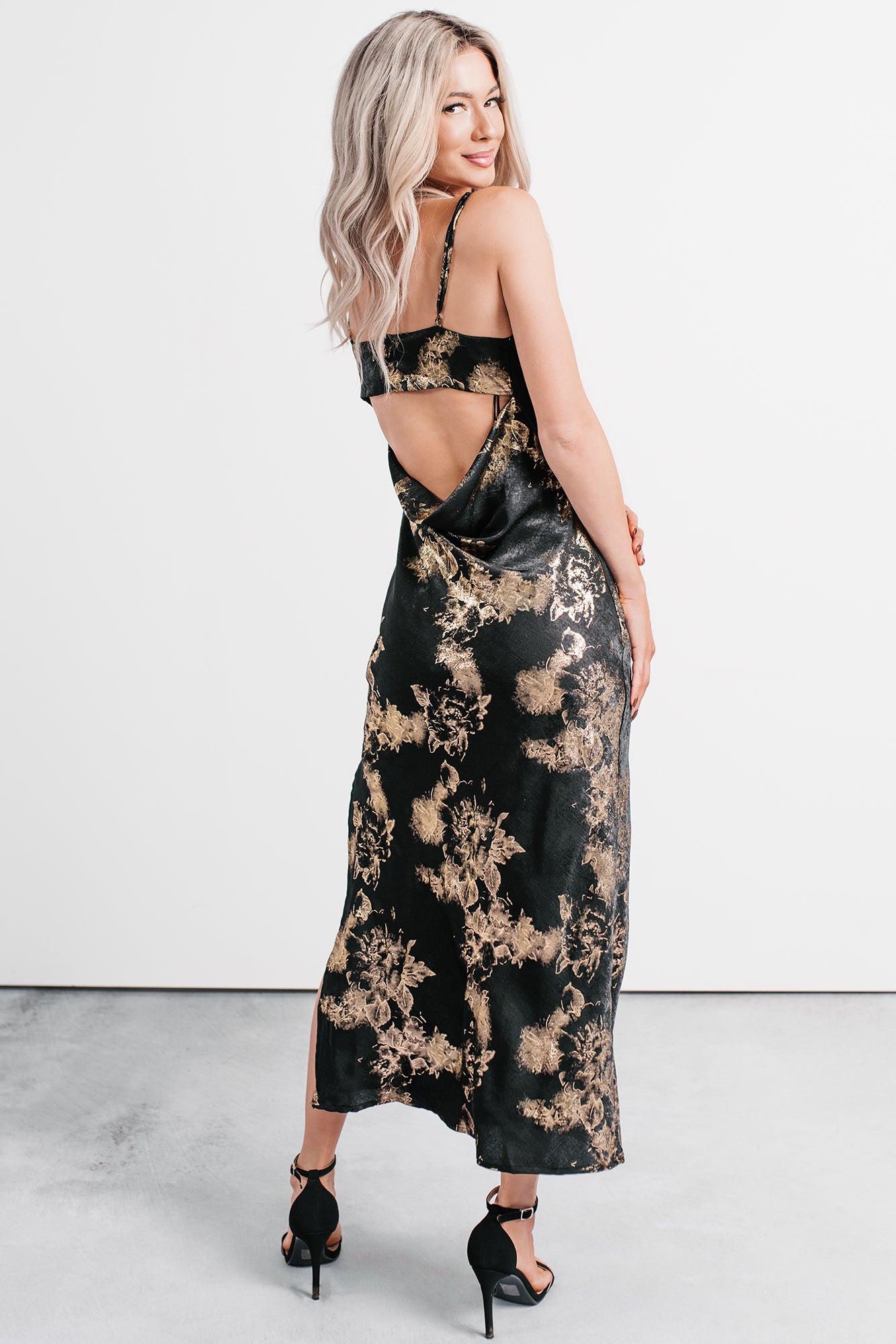 Women's Love Bomb Cutout Back Floral Maxi Dress in Black/Gold - Size M Women's Love Bomb Cutout Back Floral Maxi Dress in Black/Gold - Size M