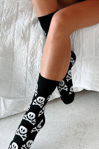 Bone Chillingly Cool Skull & Crossbones Crew Socks (Black/White) - NanaMacs