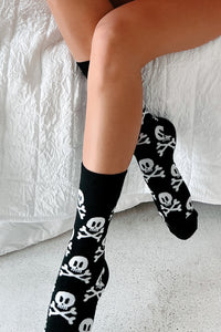 Bone Chillingly Cool Skull & Crossbones Crew Socks (Black/White) - NanaMacs