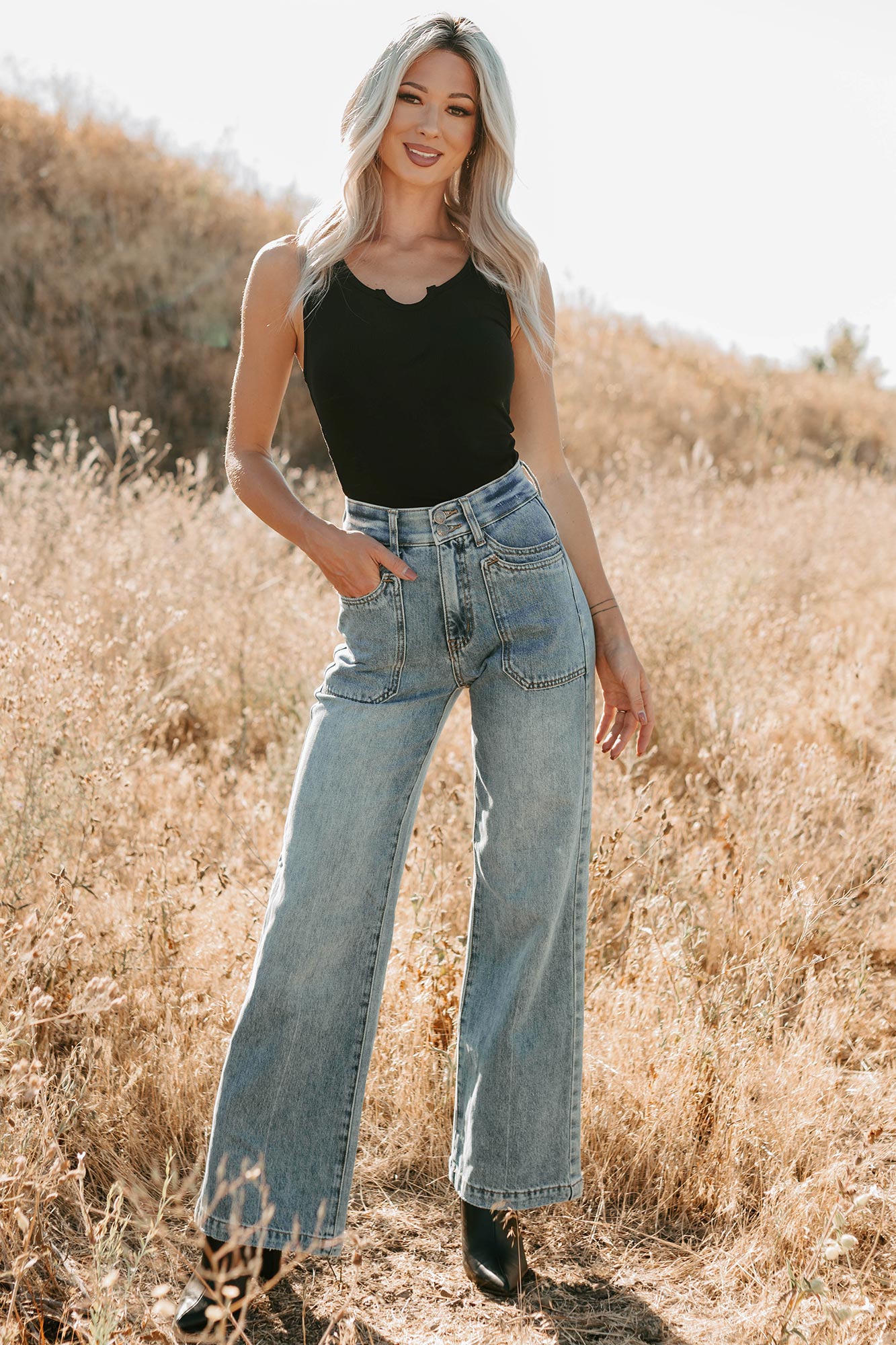 Daily Icon Notched Signature 8 Rib Knit Tank (Black) - NanaMacs