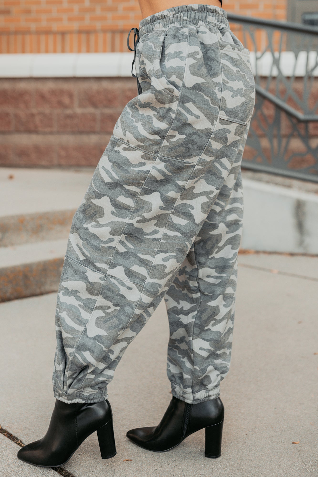 Brave Heart Drawstring Jogger Sweatpants (Camo Green) - NanaMacs