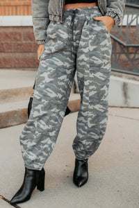 Brave Heart Drawstring Jogger Sweatpants (Camo Green) - NanaMacs