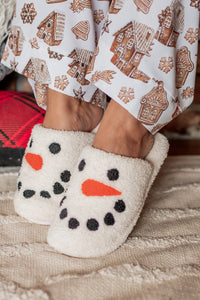 Carrot Nose Cutie Fuzzy Snowman Slippers (White/Snowman) - NanaMacs