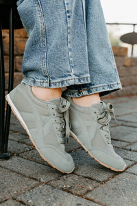 Chase The Wins Lace-Up Mesh Sneakers (Green) - NanaMacs