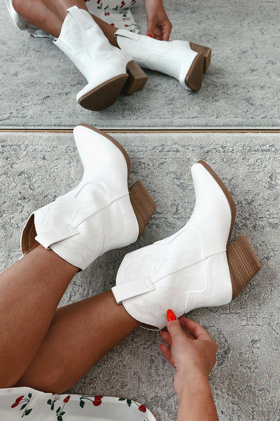 Keeping Country Cool Western Cowboy Booties (White) - NanaMacs