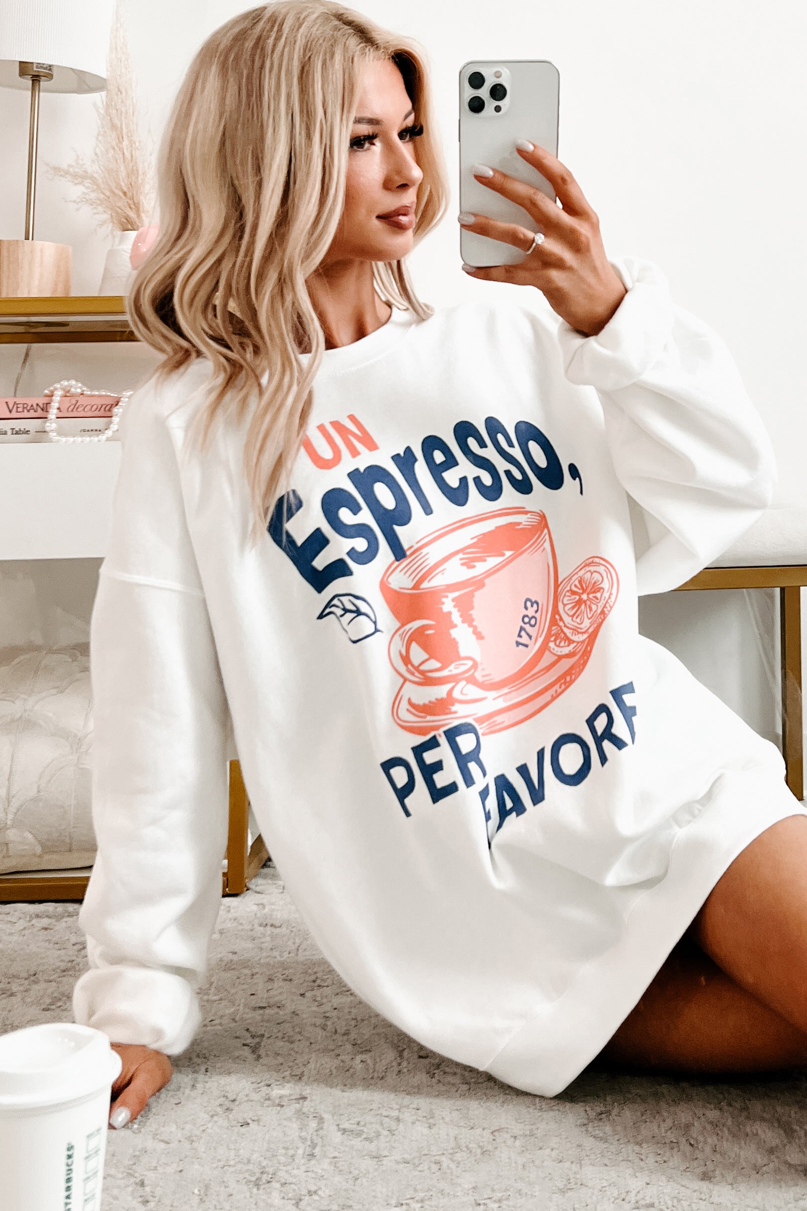 "Un Espresso" Graphic Sweatshirt (White) - NanaMacs