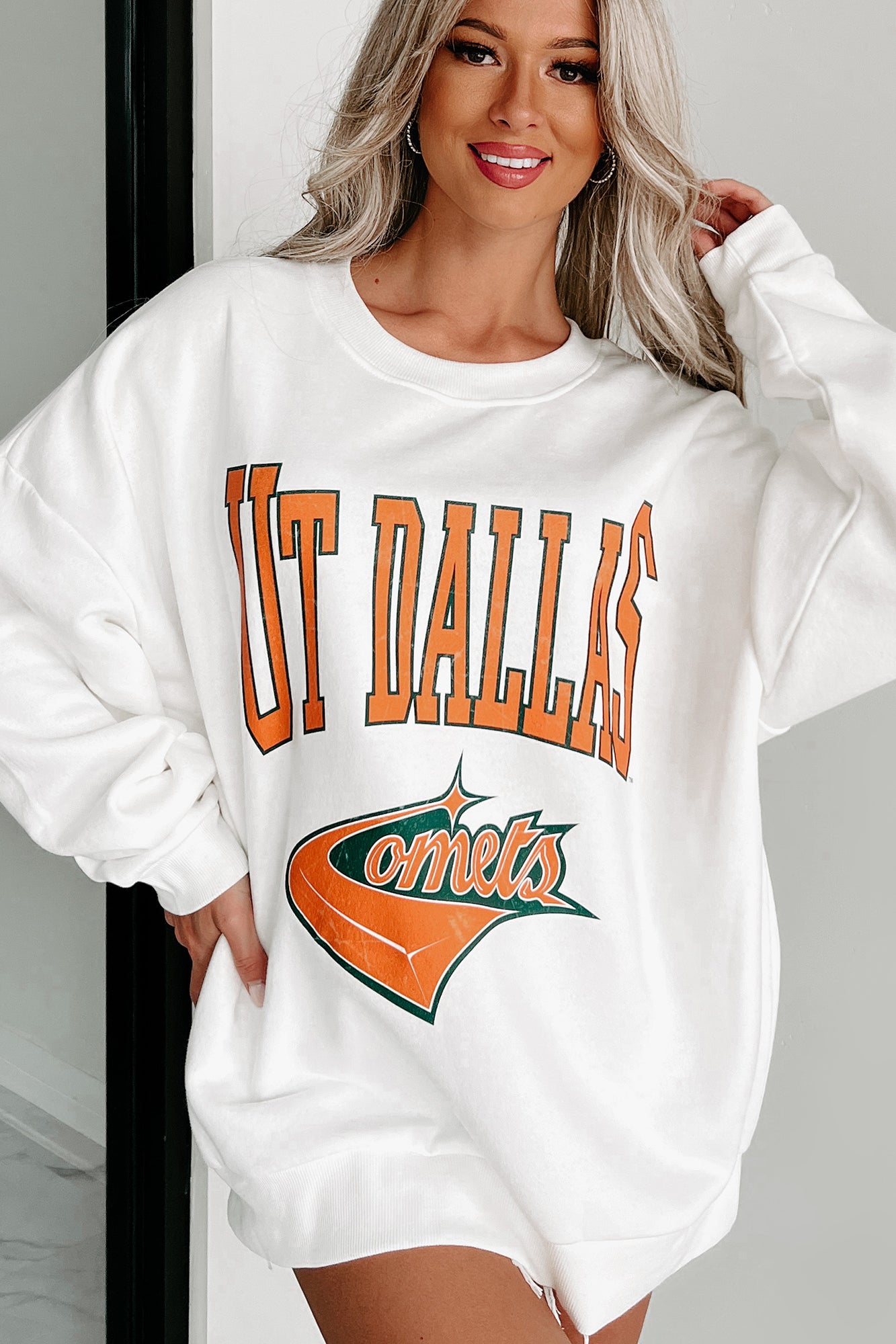 "UT Dallas Comets" Graphic Crewneck (White) - NanaMacs