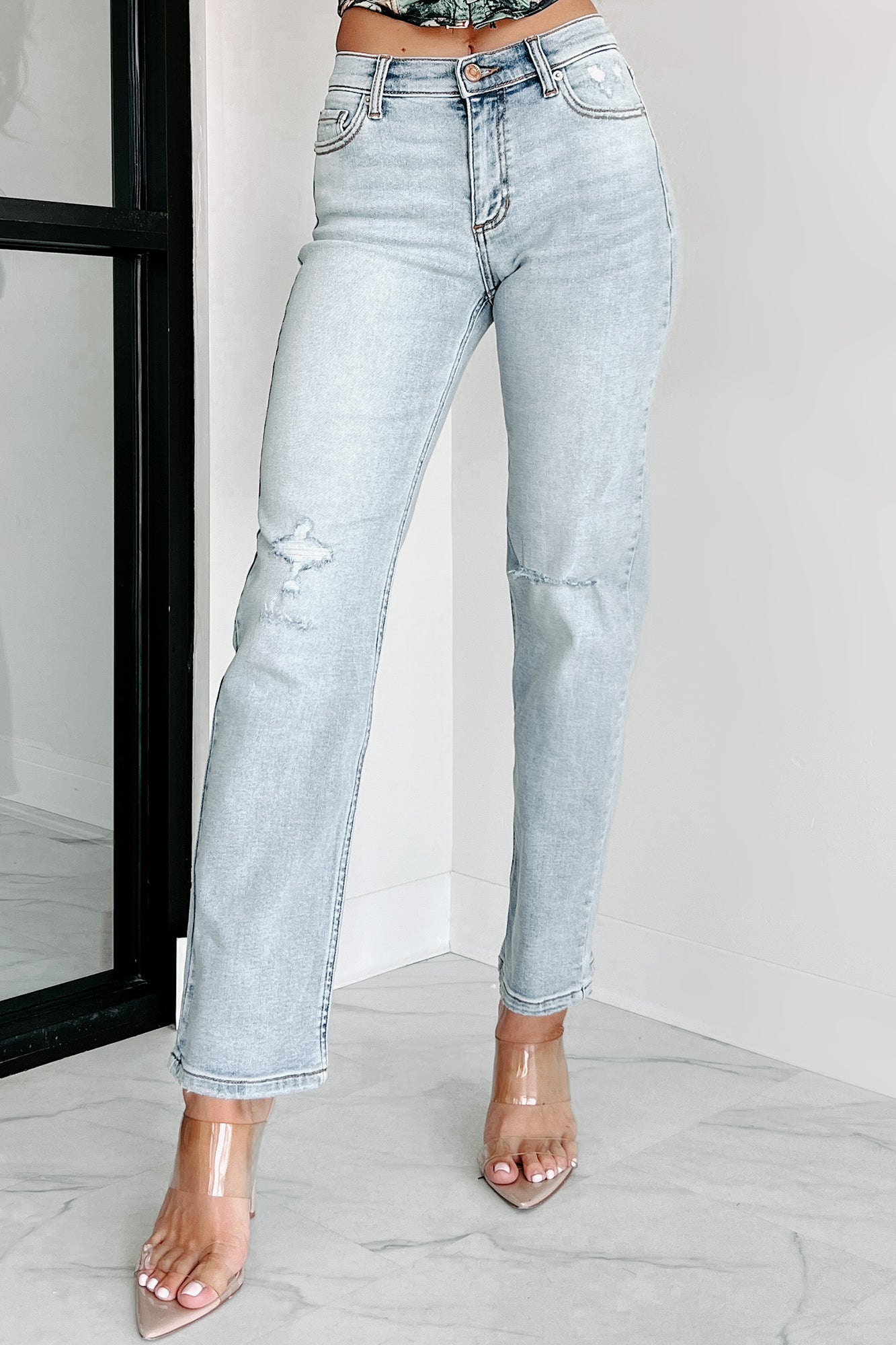 Emery Mid-Rise Crop Straight Sneak Peak Jeans (Light) - NanaMacs