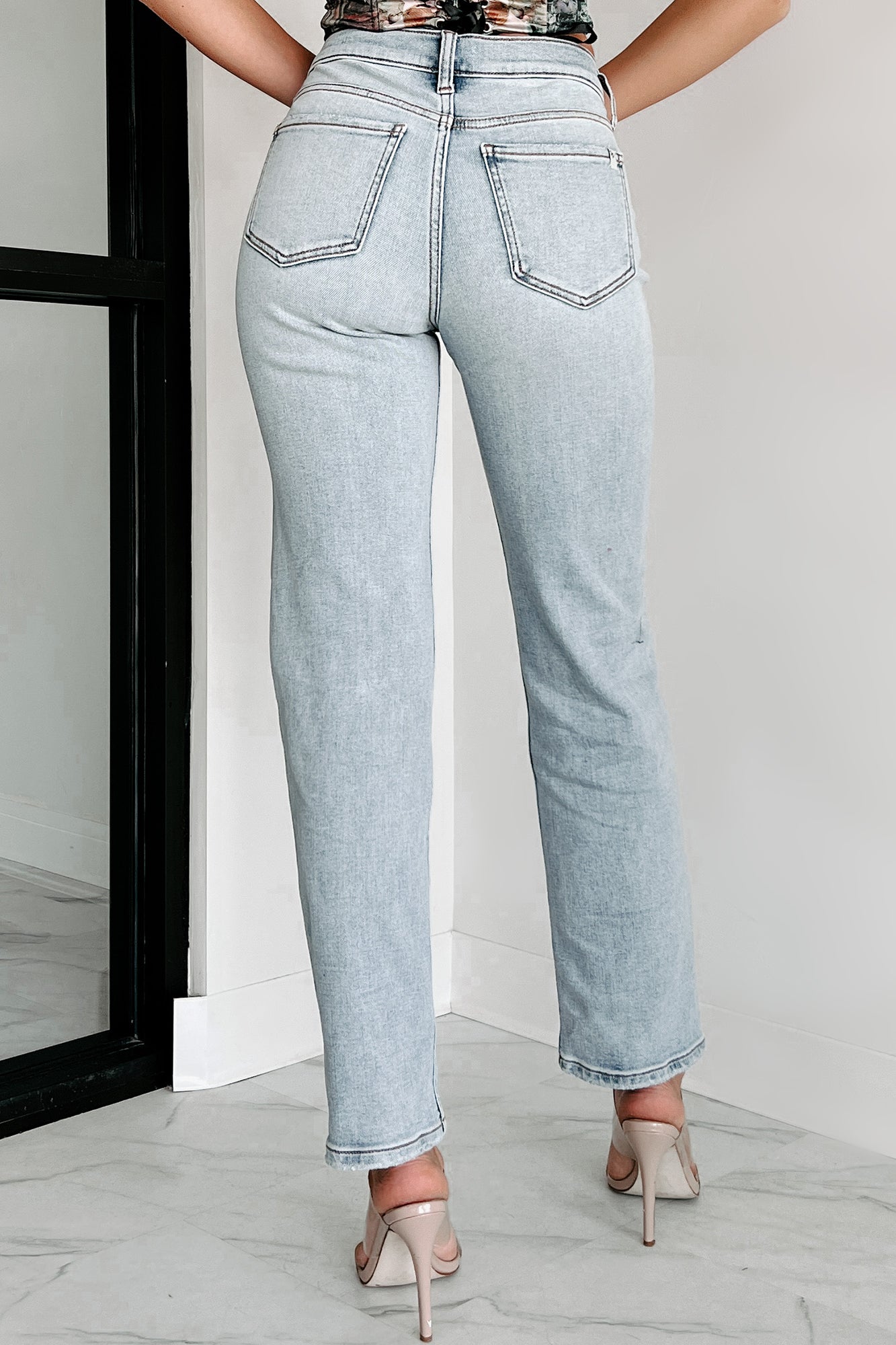 Emery Mid-Rise Crop Straight Sneak Peak Jeans (Light) - NanaMacs