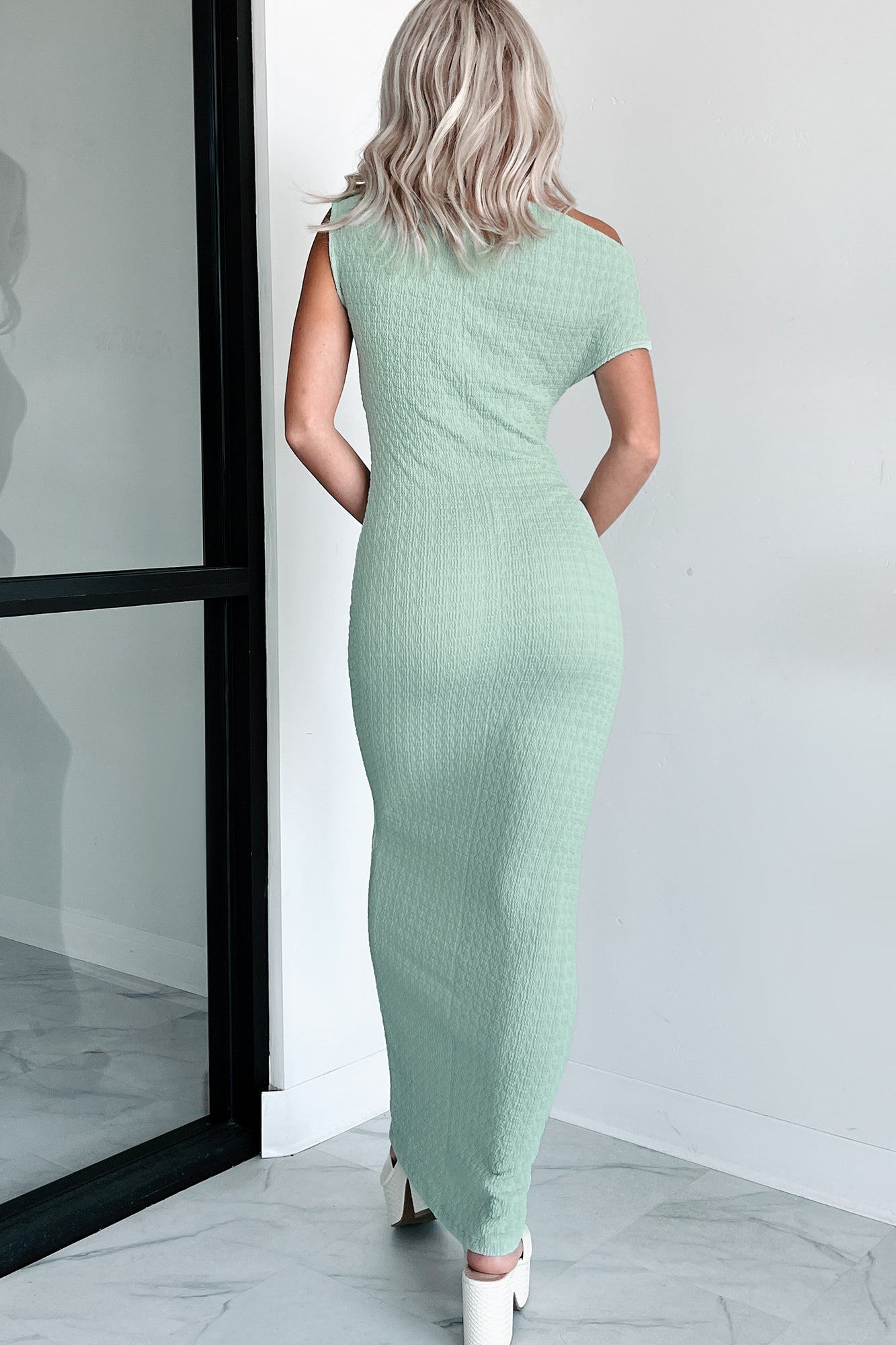 Women's Mindful Muse Smocked Maxi Dress in Sage - Size M Women's Mindful Muse Smocked Maxi Dress in Sage - Size M