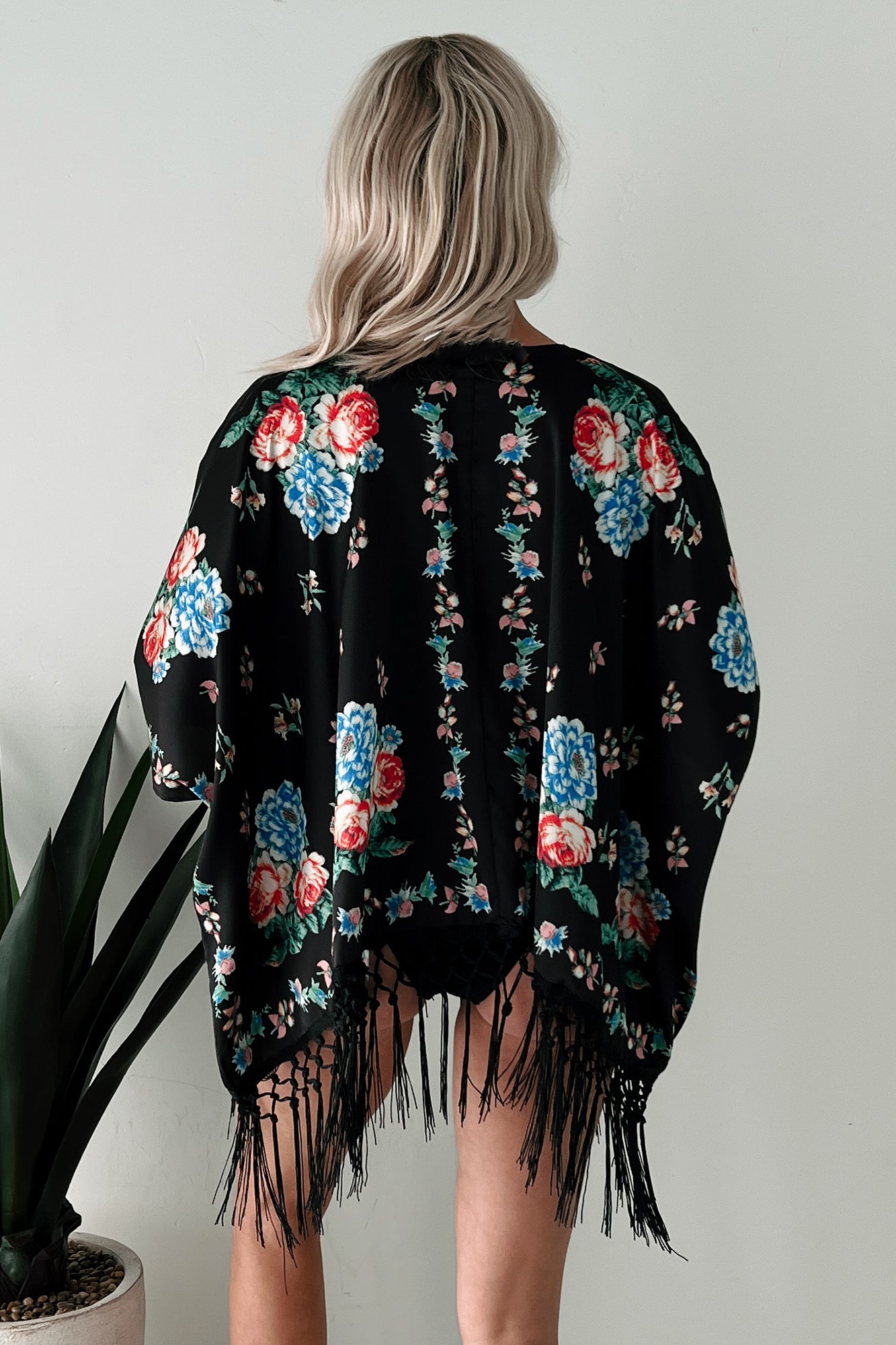 Like A Blooming Rose In Spring Floral Kimono Shawl (Black) · NanaMacs