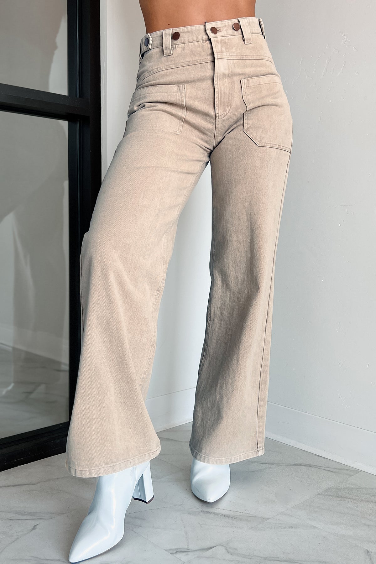 Pantaloni neri in tessuto elasticizzato a gamba dritta in Nero Pantaloni neri in tessuto elasticizzato a gamba dritta in Nero