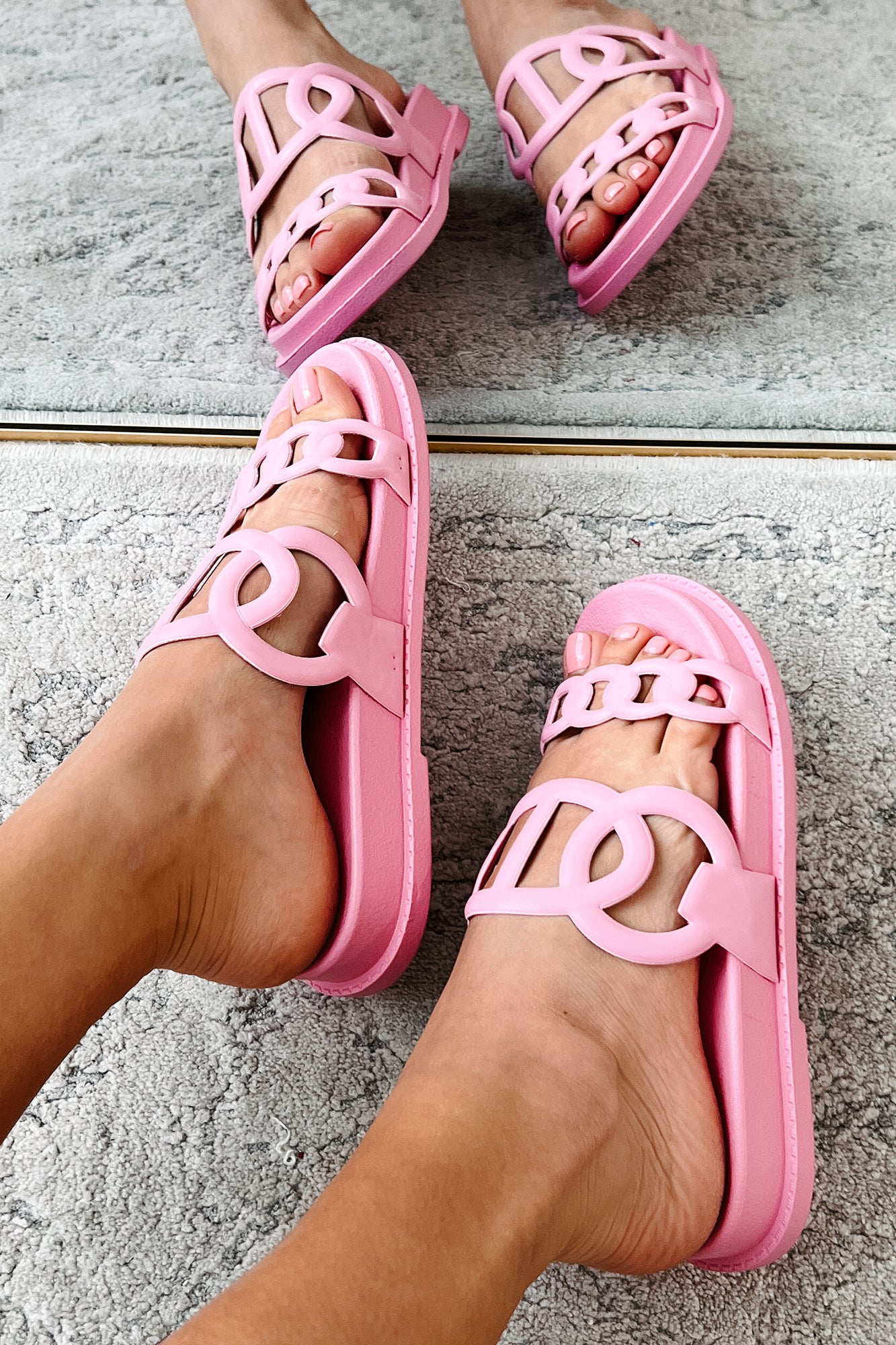 I've Been Everywhere Chain Motif Sandals (Pink) - NanaMacs