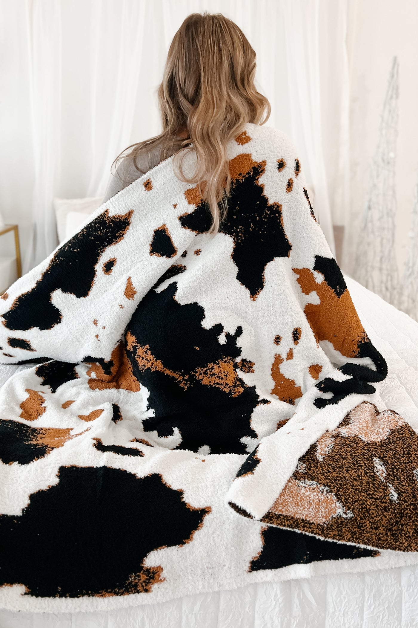 DOORBUSTER Let's Cuddle Fuzzy Blanket (Cow Print) - NanaMacs