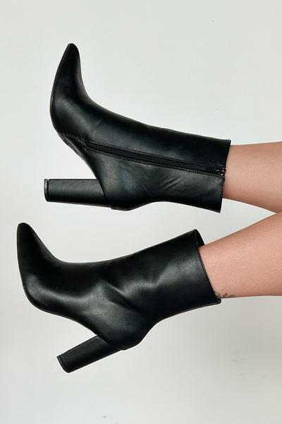 Solemnly Stylish Pointed Toe Booties (Black) - NanaMacs