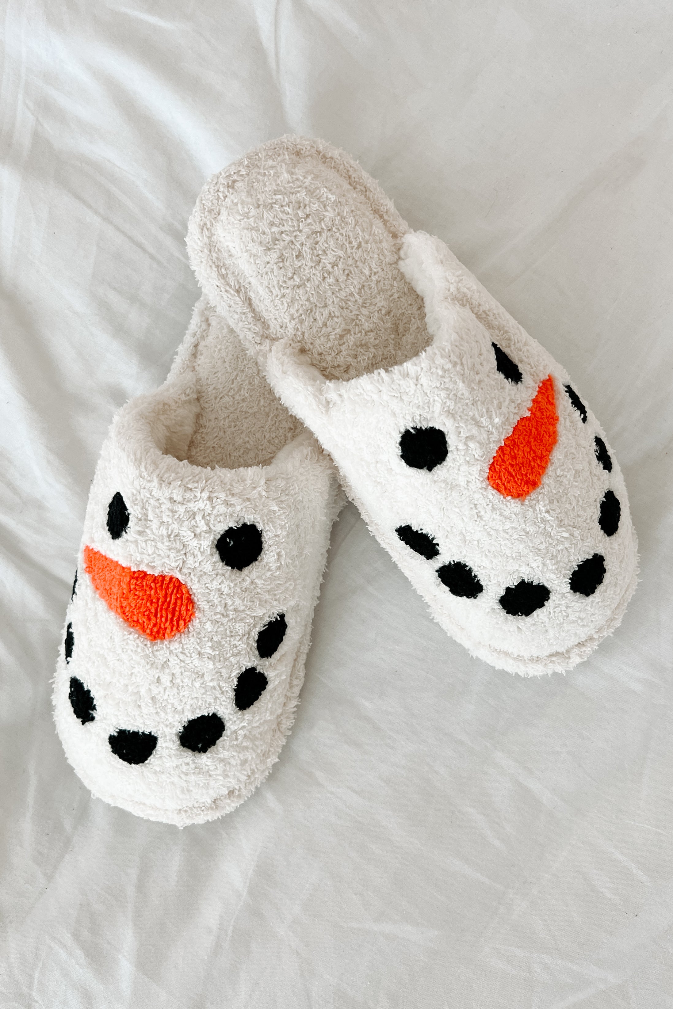 Carrot Nose Cutie Fuzzy Snowman Slippers (White/Snowman) - NanaMacs