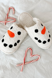 Carrot Nose Cutie Fuzzy Snowman Slippers (White/Snowman) - NanaMacs