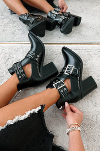 Fact Of Fashion Cut-Out Ankle Booties (Black) - NanaMacs