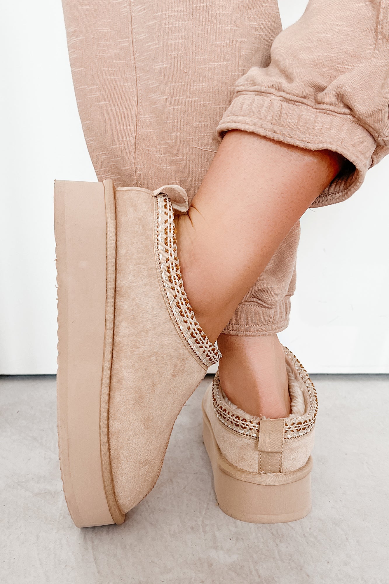 Alpine Glow Fur Lined Platform Slippers (Beige) - NanaMacs