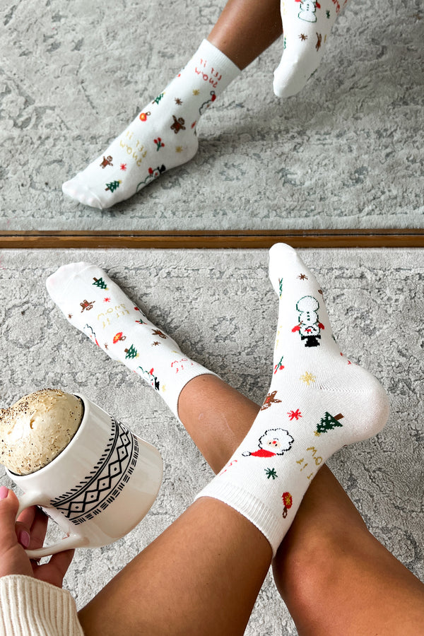 Doorbuster Season To Be Freezin' Christmas Theme Crew Socks (White) - NanaMacs