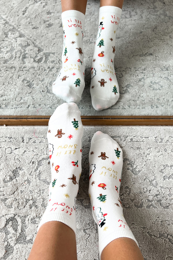 Doorbuster Season To Be Freezin' Christmas Theme Crew Socks (White) - NanaMacs