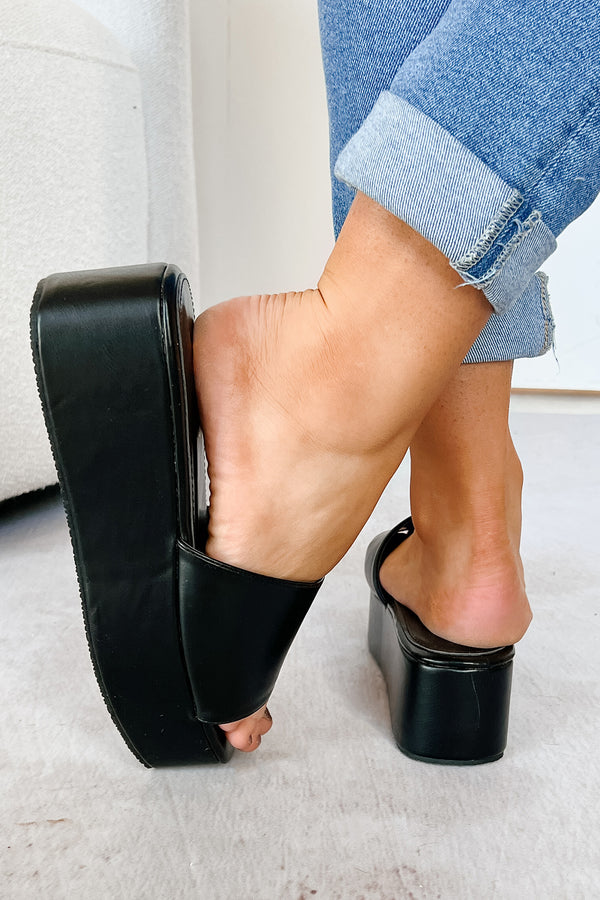 Effortless Edge Platform Wedge Sandals (Black)