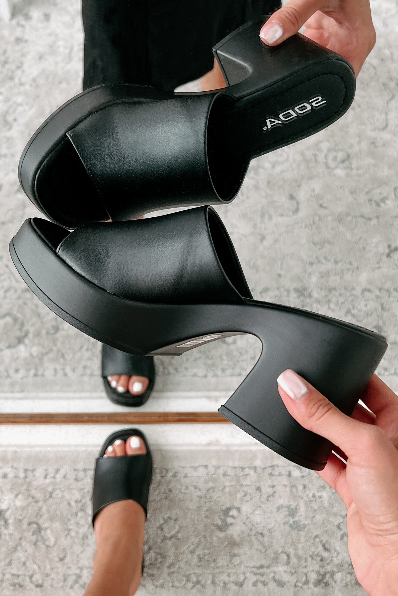 Coastal Charm Platform Sandals (Black) - NanaMacs