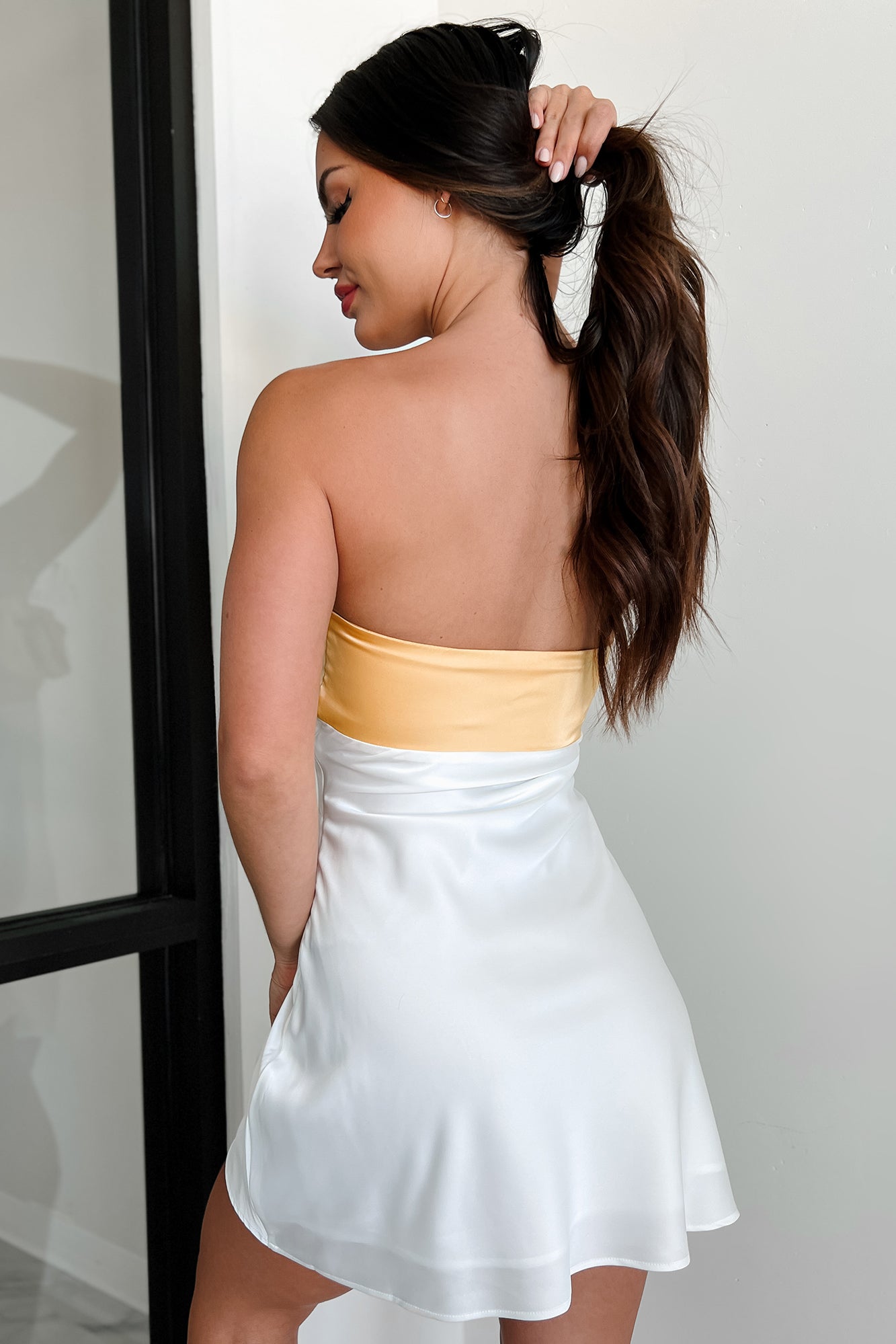 LE LIS Women's Guests To Impress Strapless Satin Mini Dress in White/Yellow - Size L LE LIS Women's Guests To Impress Strapless Satin Mini Dress in White/Yellow - Size L
