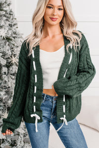 Gilded Cheer Cable Knit Detailed Sweater (Hunter Green)