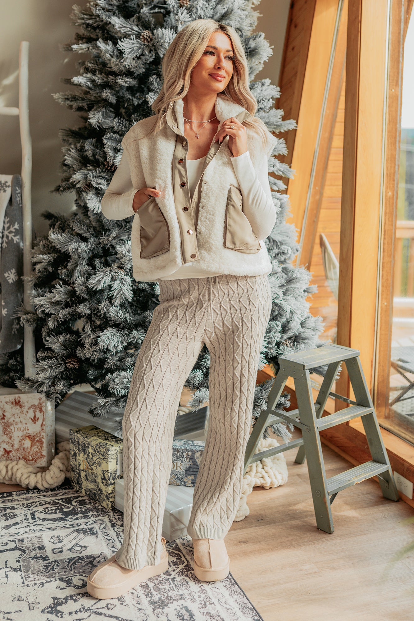 Easy Comfort Sherpa Colorblock Vest (Ivory/Taupe) - NanaMacs