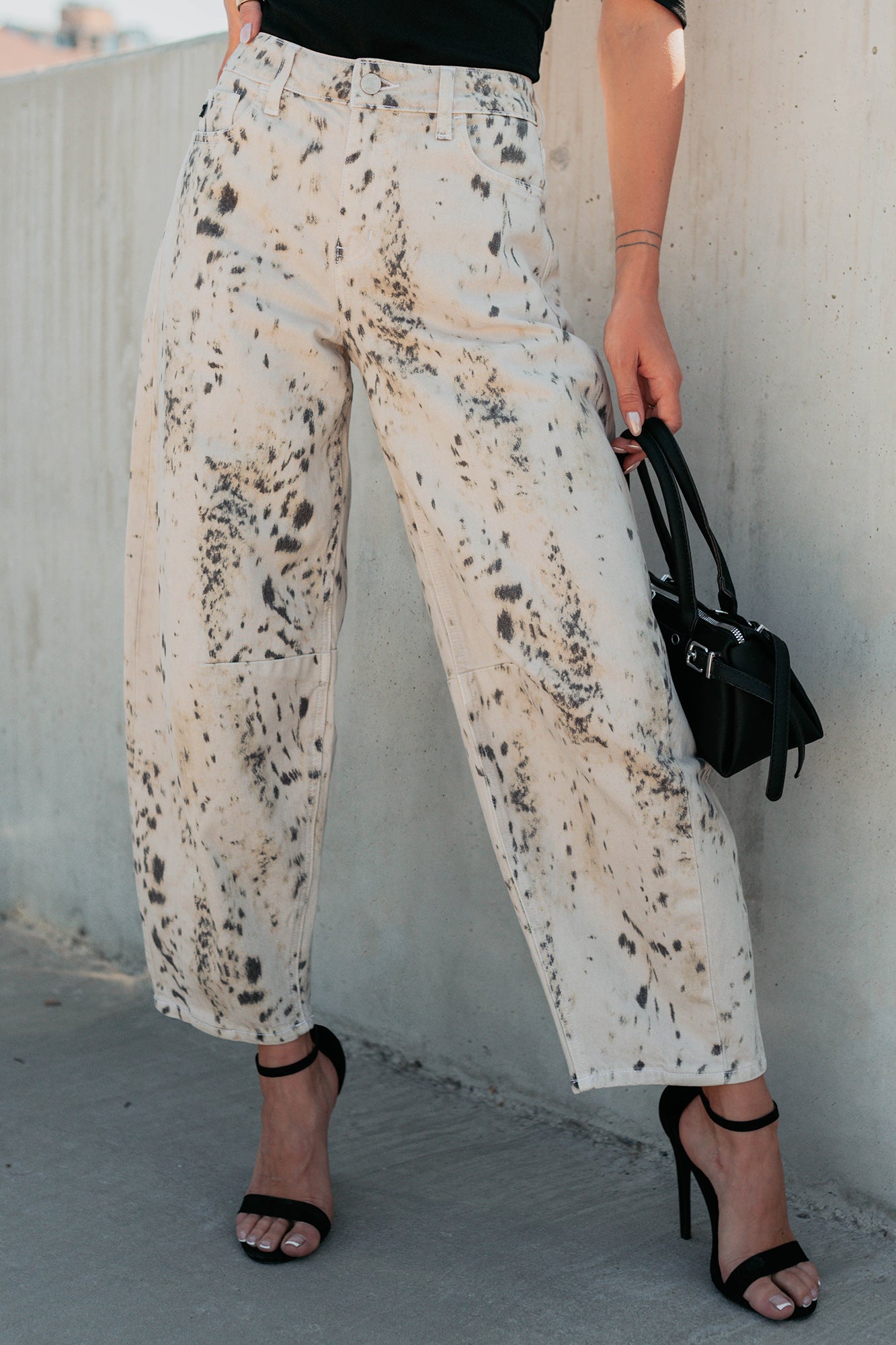 Zane High Rise Printed Barrel Kancan Jeans (Beige/Black) - NanaMacs