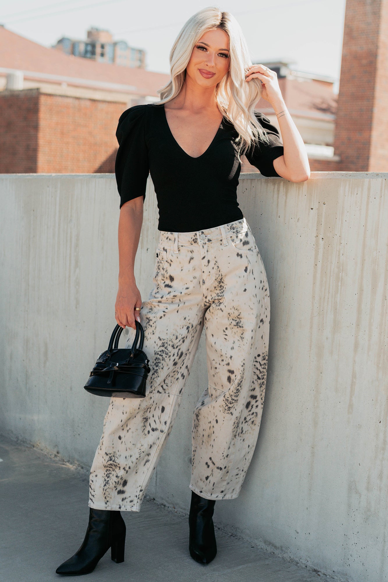 Zane High Rise Printed Barrel Kancan Jeans (Beige/Black) - NanaMacs