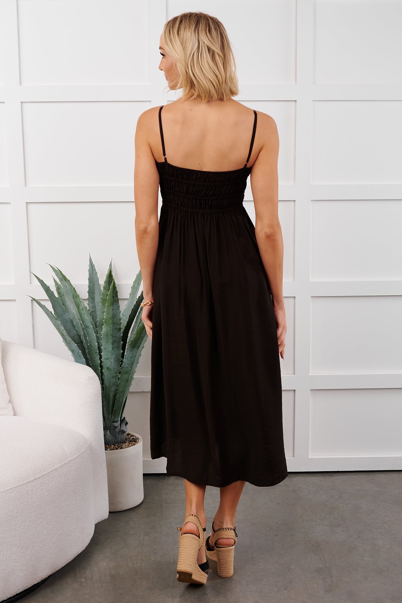 Major Flirt Sleeveless Smocked Midi Dress (Black)