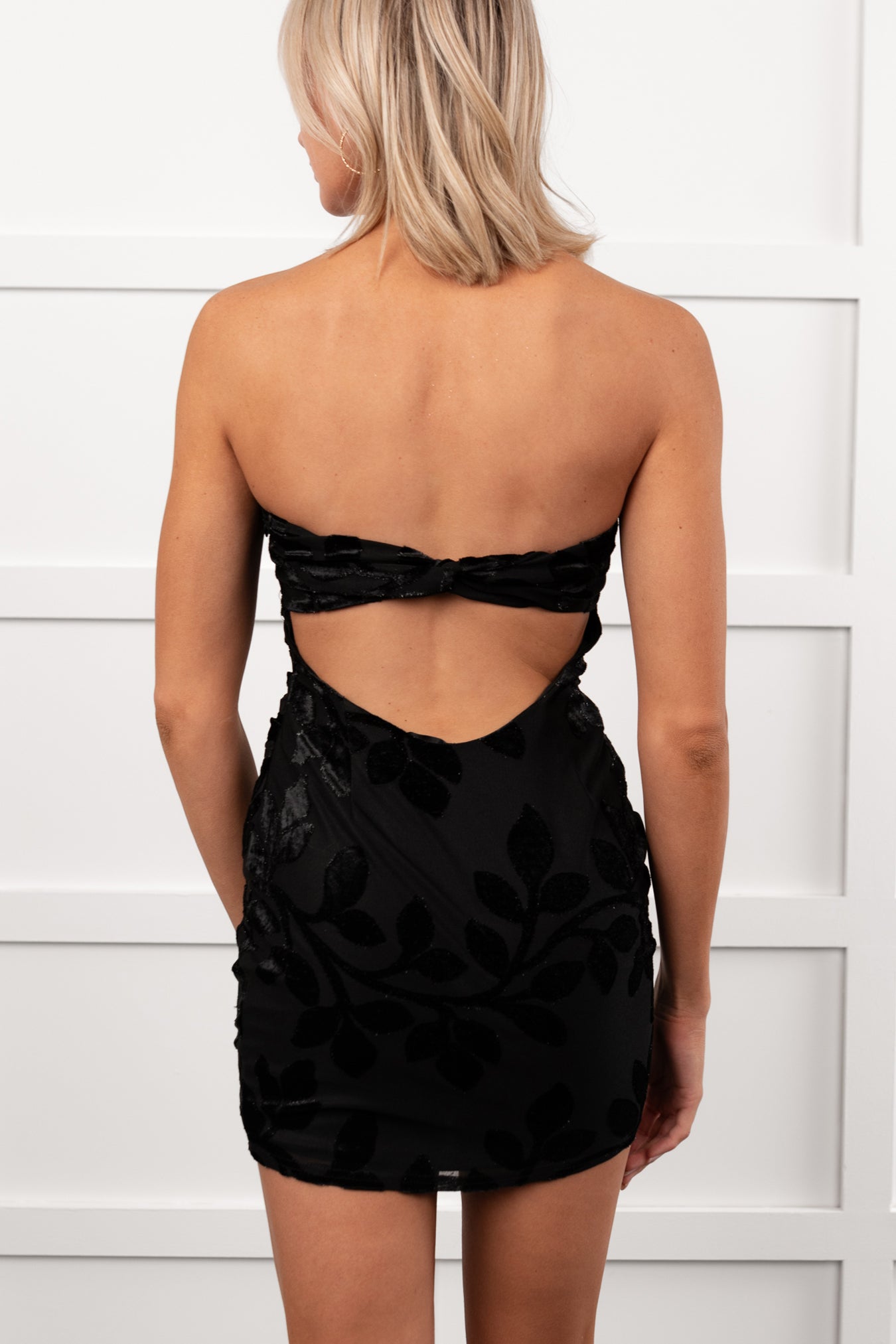 Weekend Spell Strapless Velvet Mini Dress (Black)