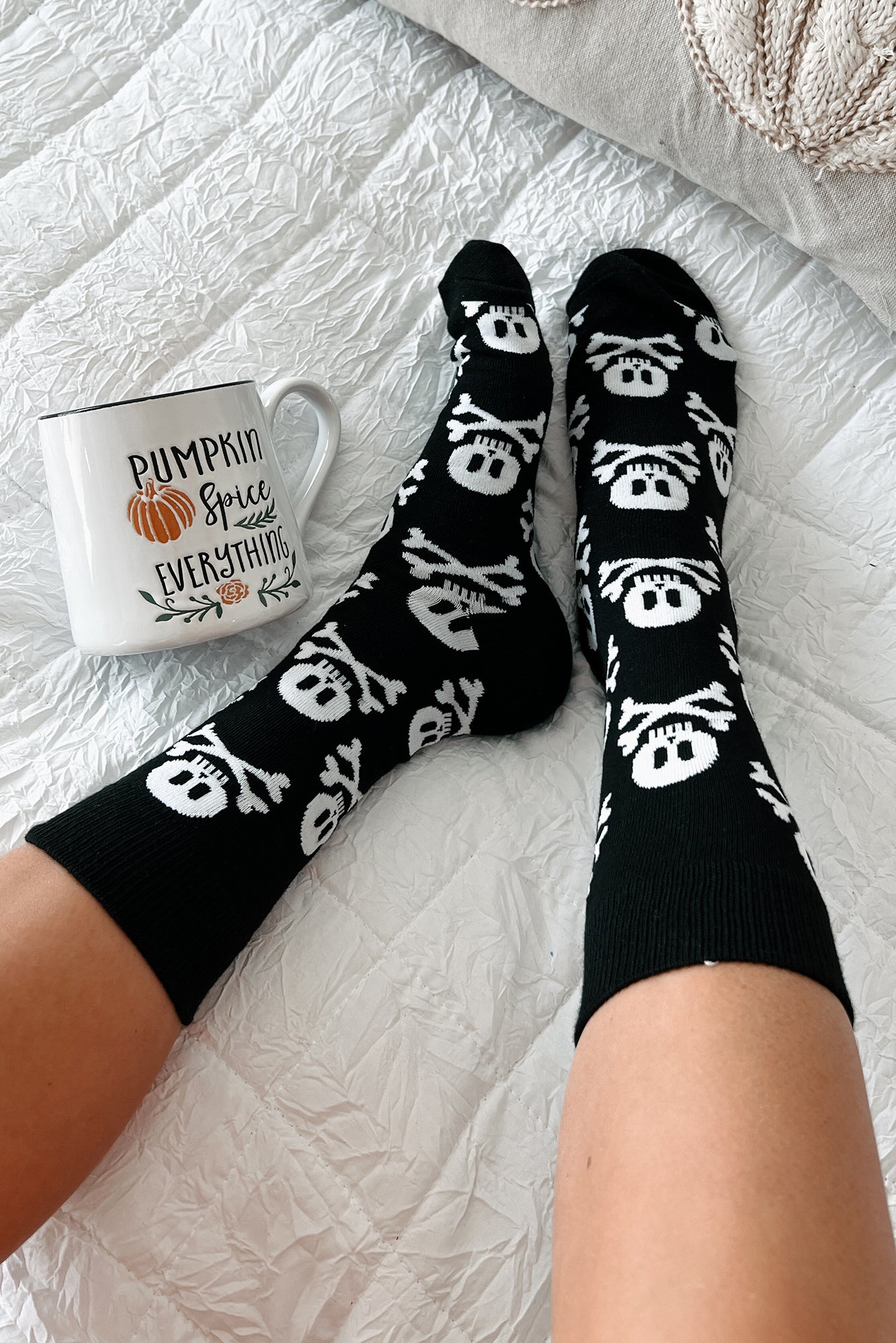 Bone Chillingly Cool Skull & Crossbones Crew Socks (Black/White) - NanaMacs