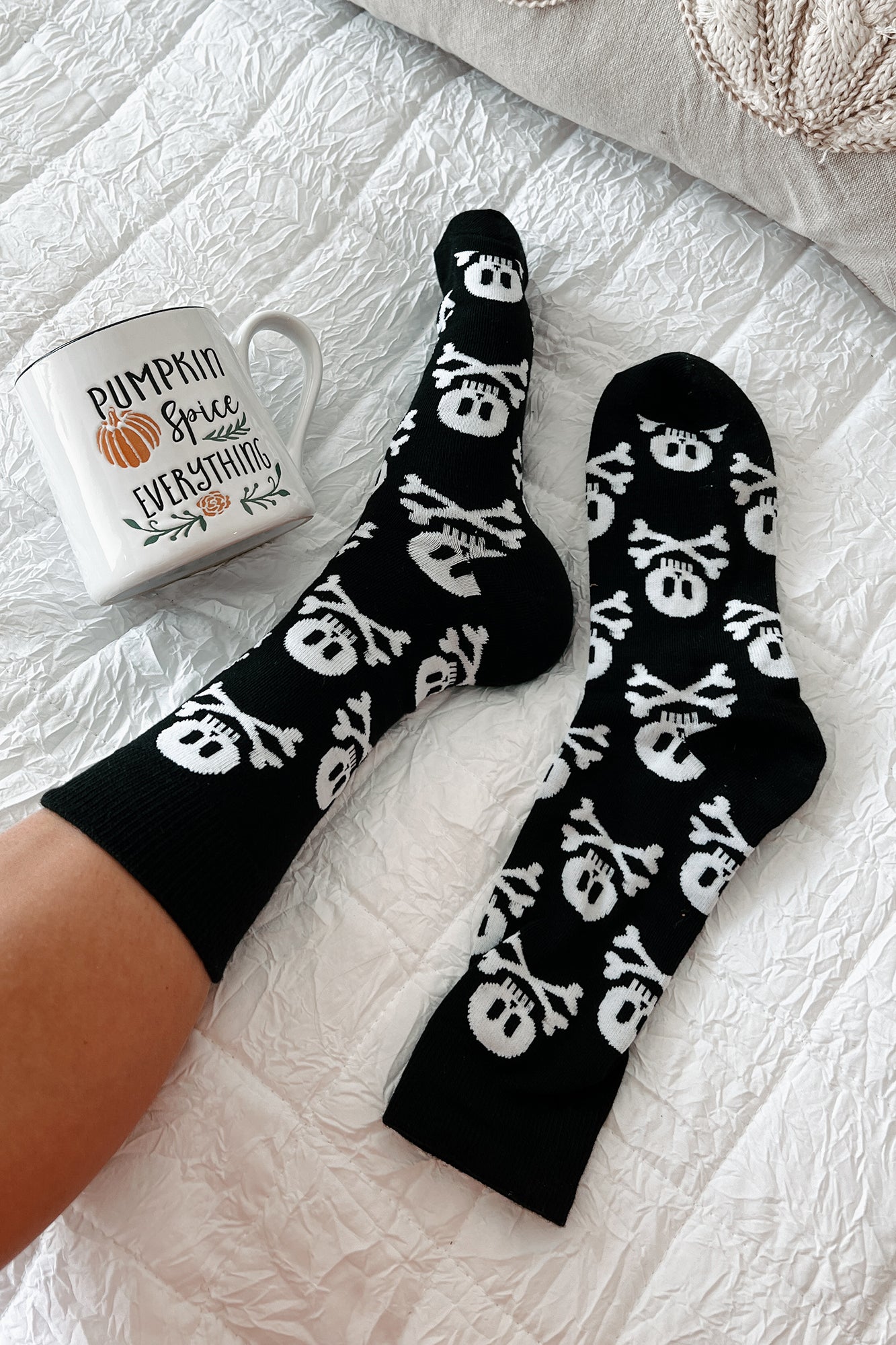 Bone Chillingly Cool Skull & Crossbones Crew Socks (Black/White) - NanaMacs