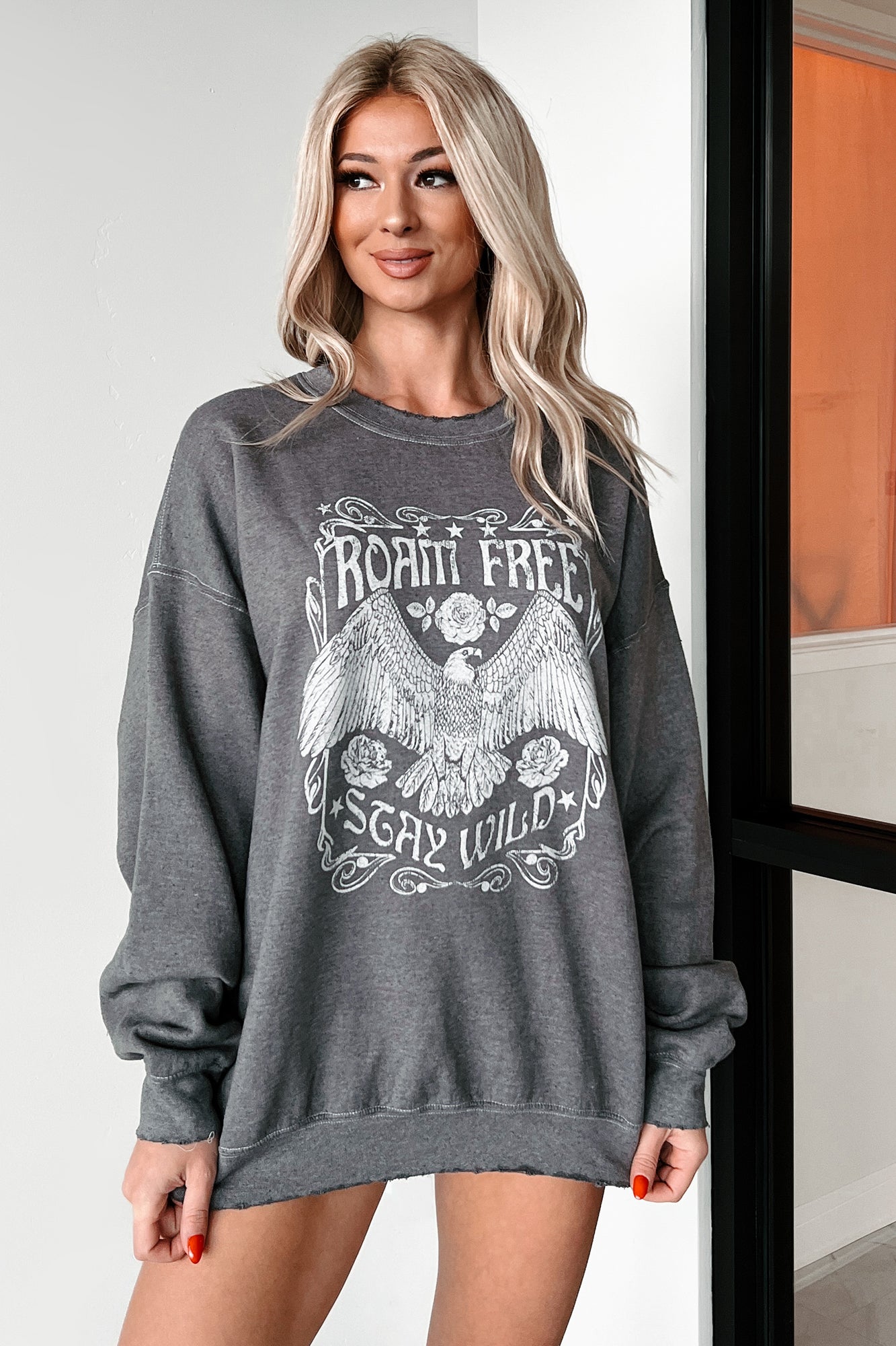 "Roam Free" Oversized Distressed Graphic Sweatshirt (Charcoal) - NanaMacs