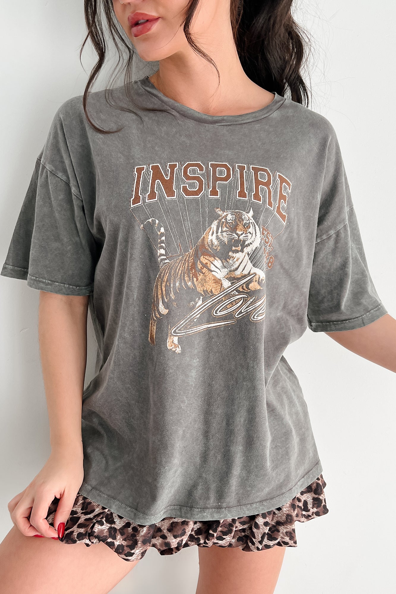 "Inspire Love" Tiger Graphic T-Shirt (Iron) - NanaMacs