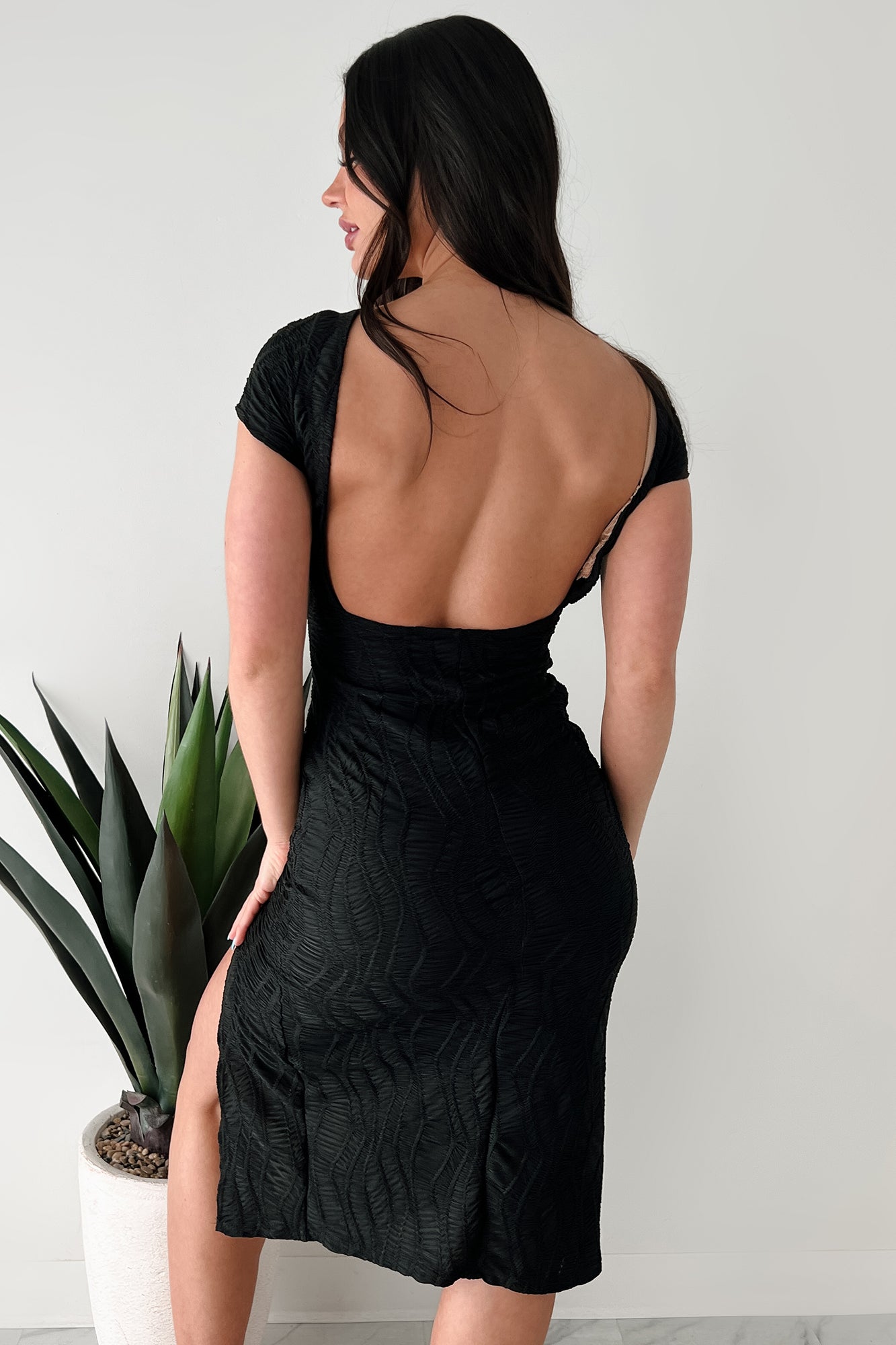 Women's Reminders Of You Open Back Textured Midi Dress in Black - Size L Women's Reminders Of You Open Back Textured Midi Dress in Black - Size L