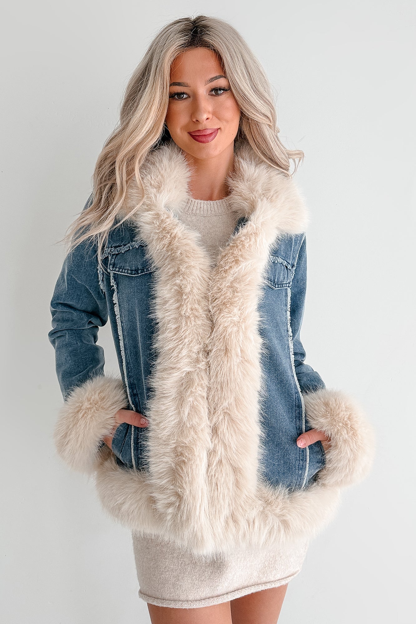 Daring Daily Faux Fur Trim Denim Coat (Blue/Beige)