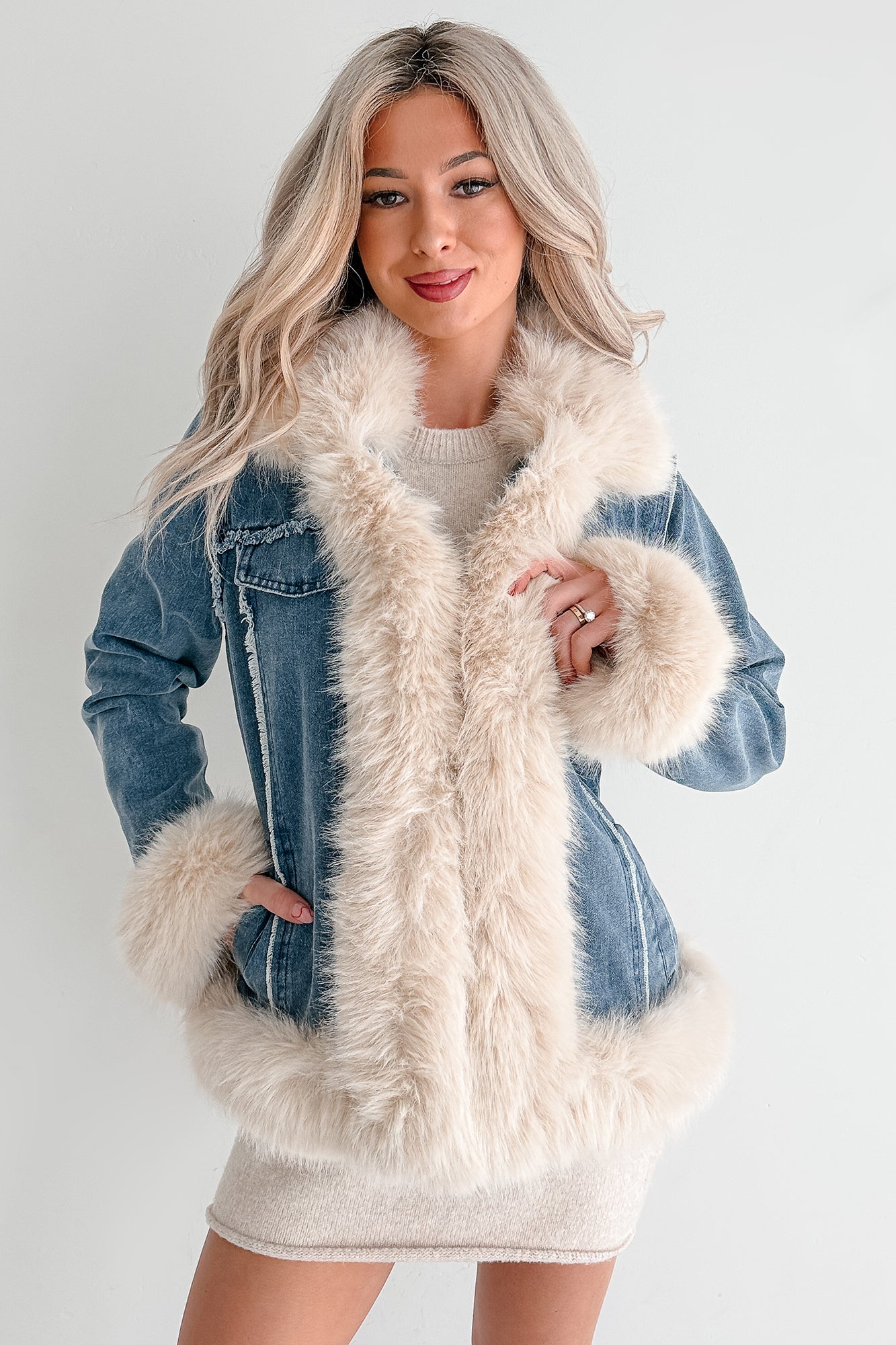 Daring Daily Faux Fur Trim Denim Coat (Blue/Beige)