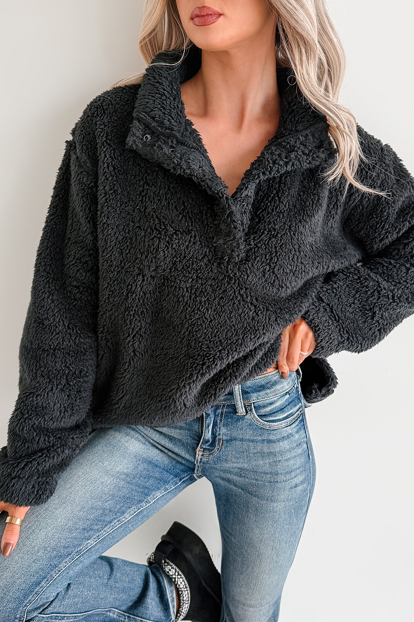 Blanket Bliss Oversized Fleece Pullover (Black) - NanaMacs