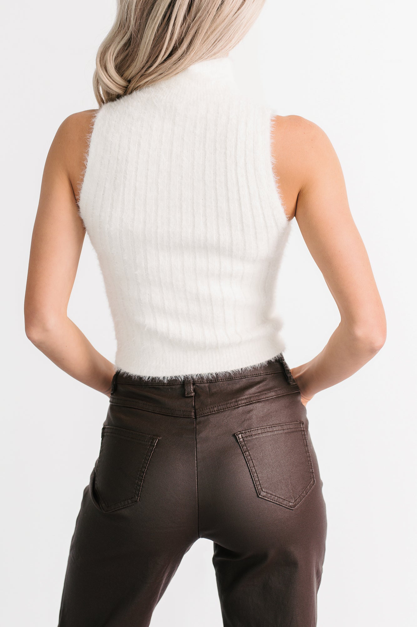 Still Dreamy Sleeveless Knit Top (Off-White)