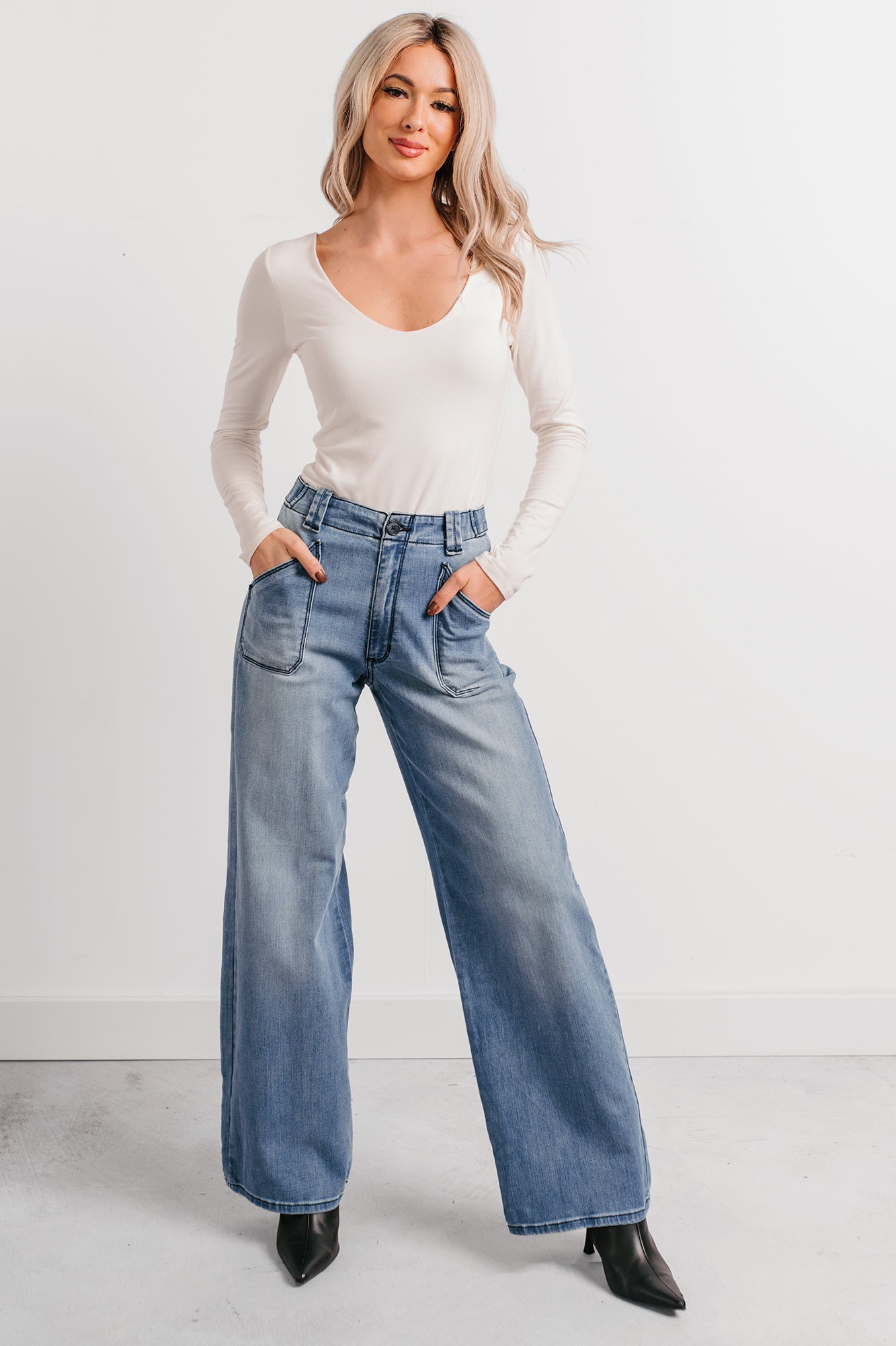 Betty Non-Distressed High Rise Wide Leg Sneak Peek Jeans (Medium