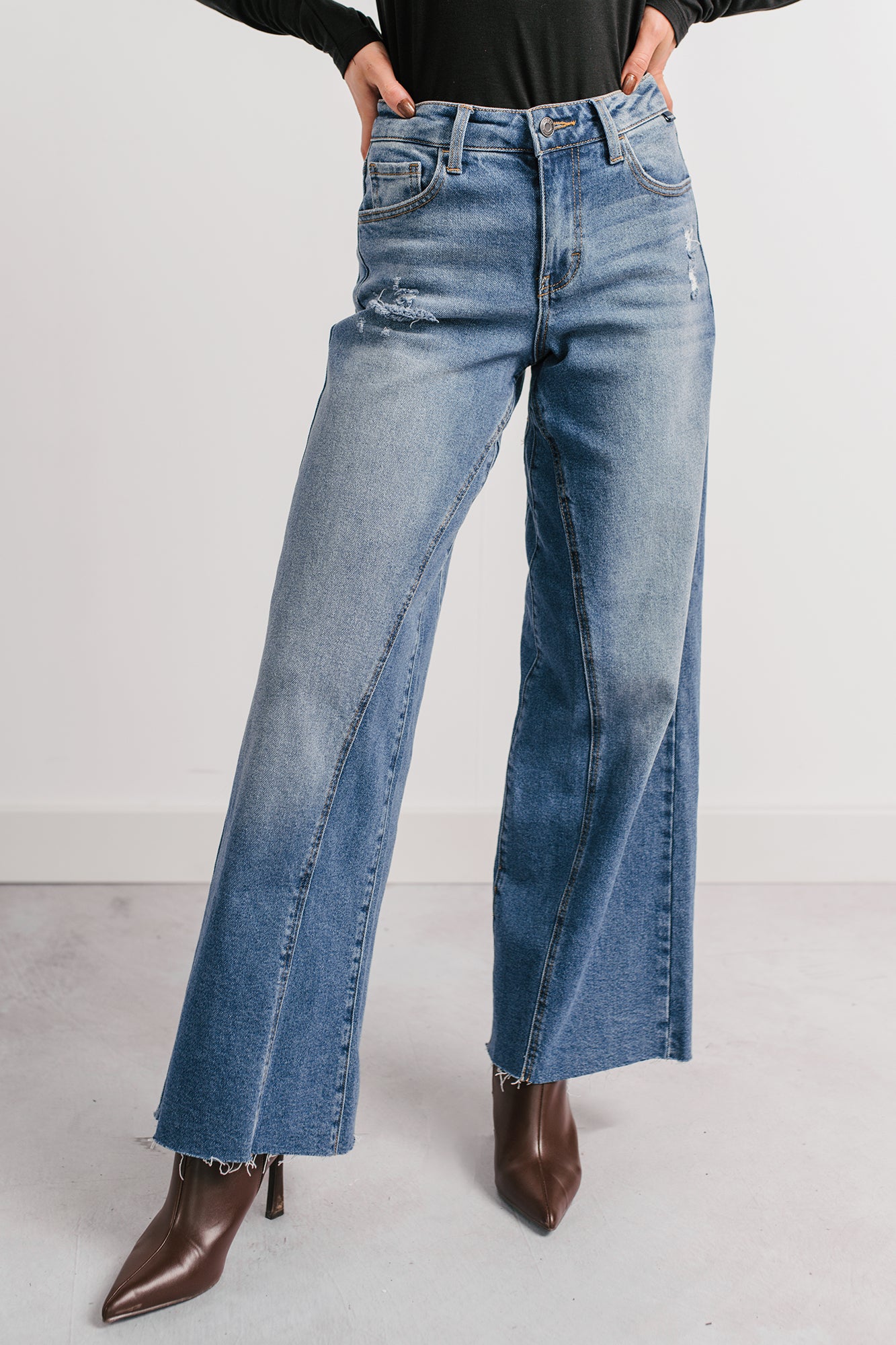 Isaac Mid Rise Wide Leg Cello Jeans (Medium)