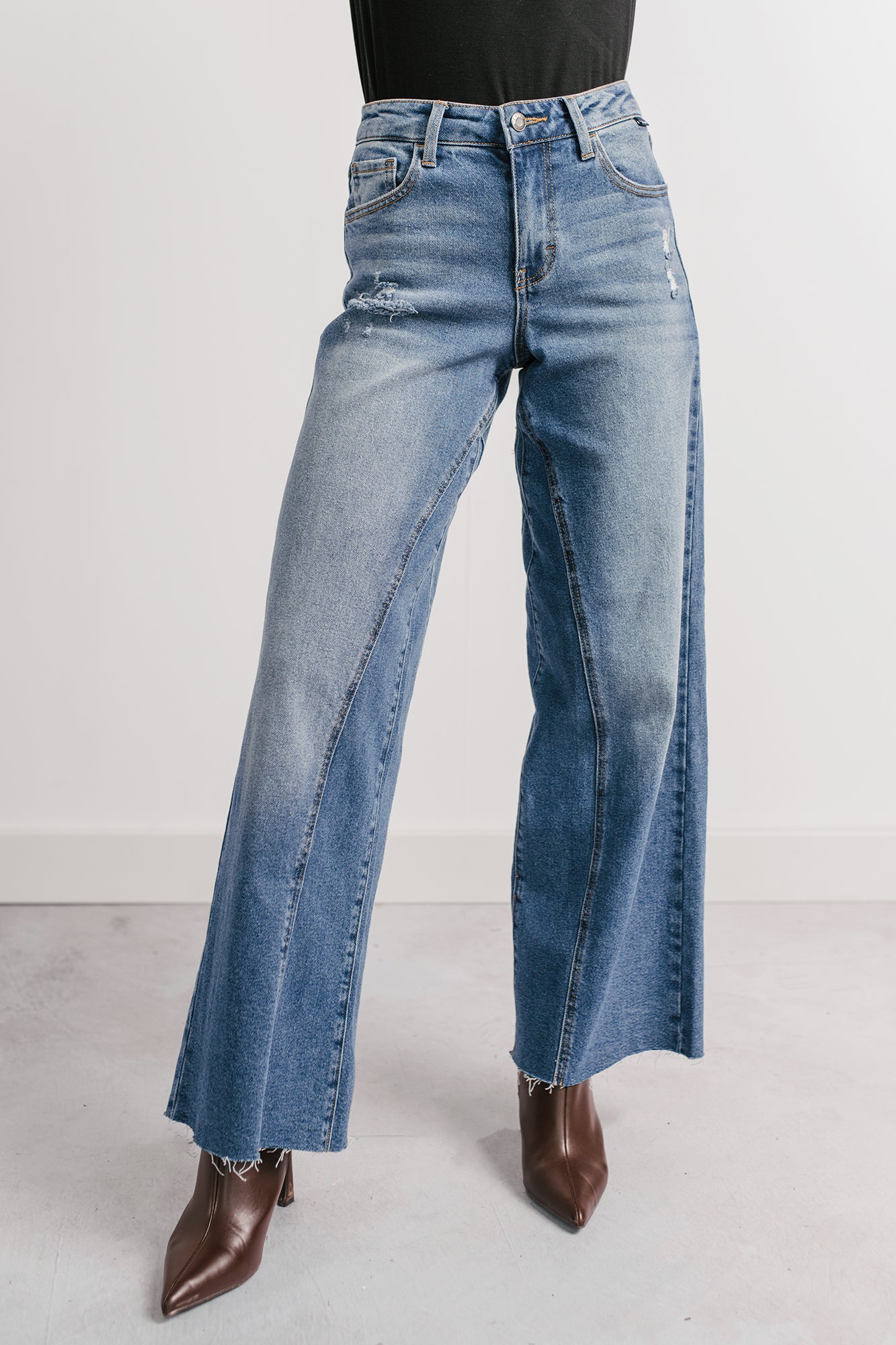 Isaac Mid Rise Wide Leg Cello Jeans (Medium)
