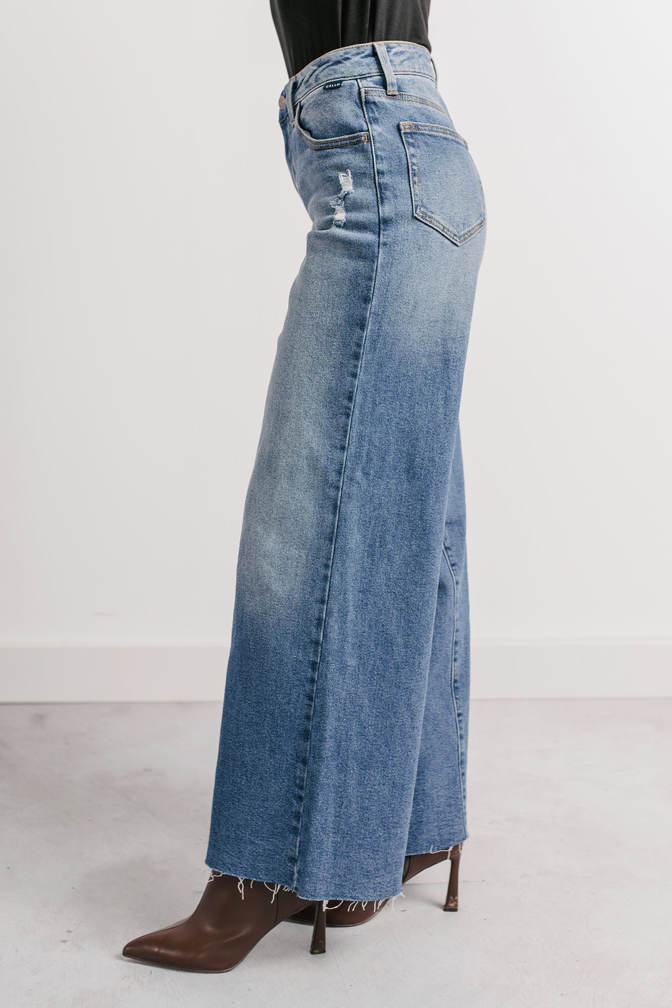 Isaac Mid Rise Wide Leg Cello Jeans (Medium)
