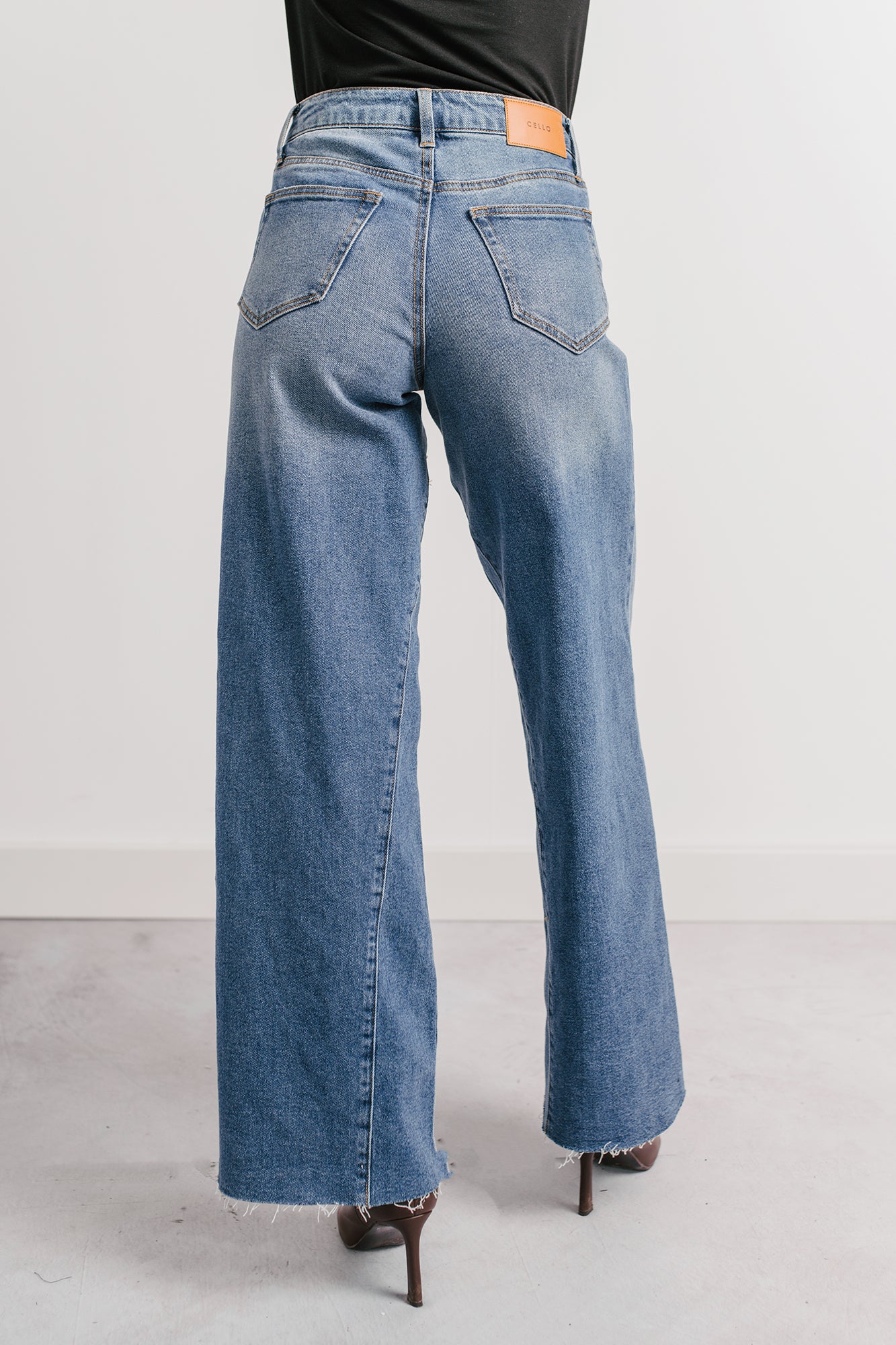 Isaac Mid Rise Wide Leg Cello Jeans (Medium)